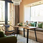 Dockside Forest Retreat *