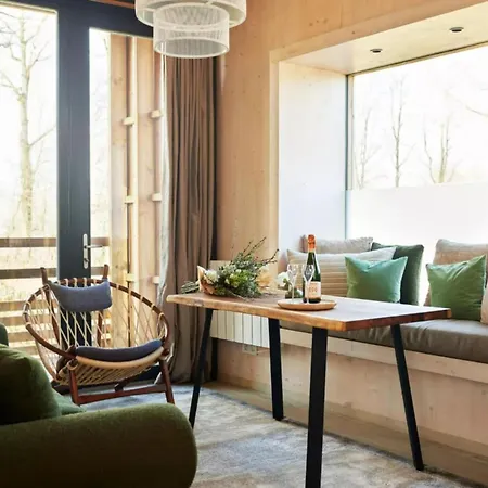 Dockside Forest Retreat *