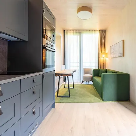 Dockside Forest Retreat *