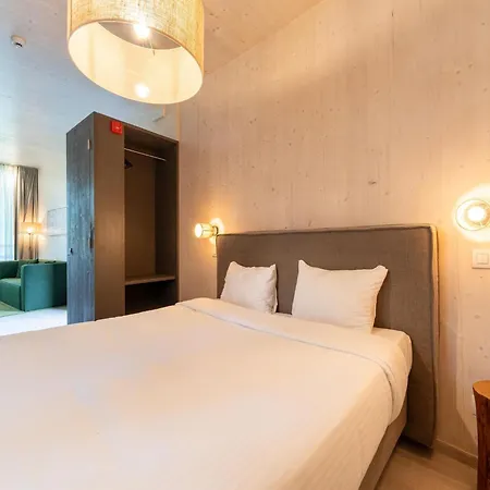 Dockside Forest Retreat *