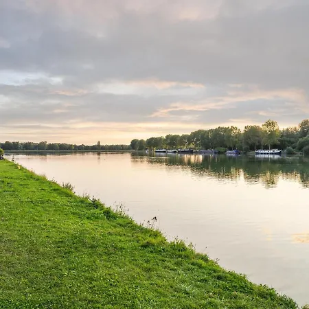 Dockside Forest Retreat * Antoing