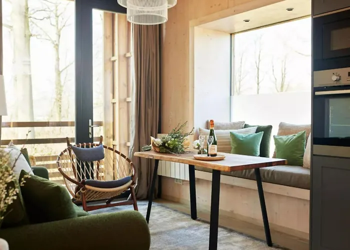 Dockside Forest Retreat *