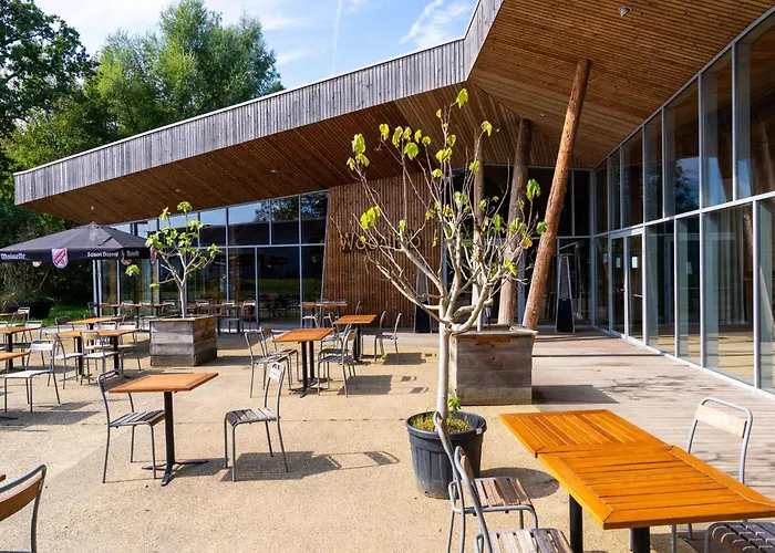 Dockside Forest Retreat * Antoing